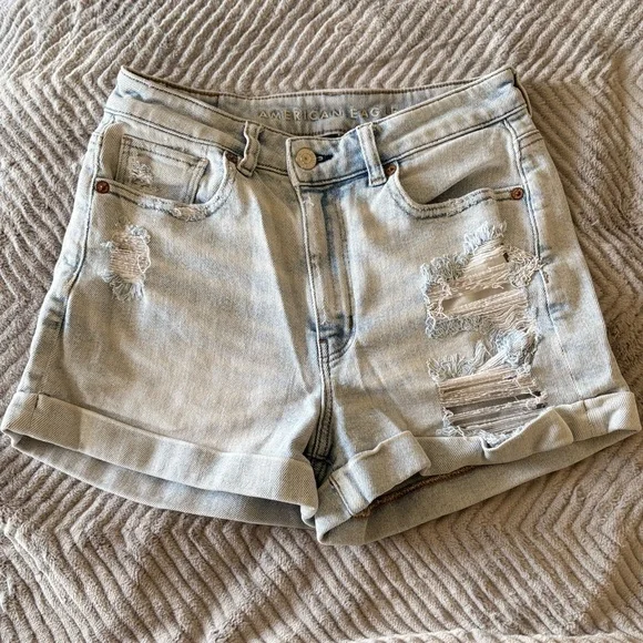 American Eagle Light Wash Cuffed Mom Jean Shorts Size 2 - Picture 3 of 11